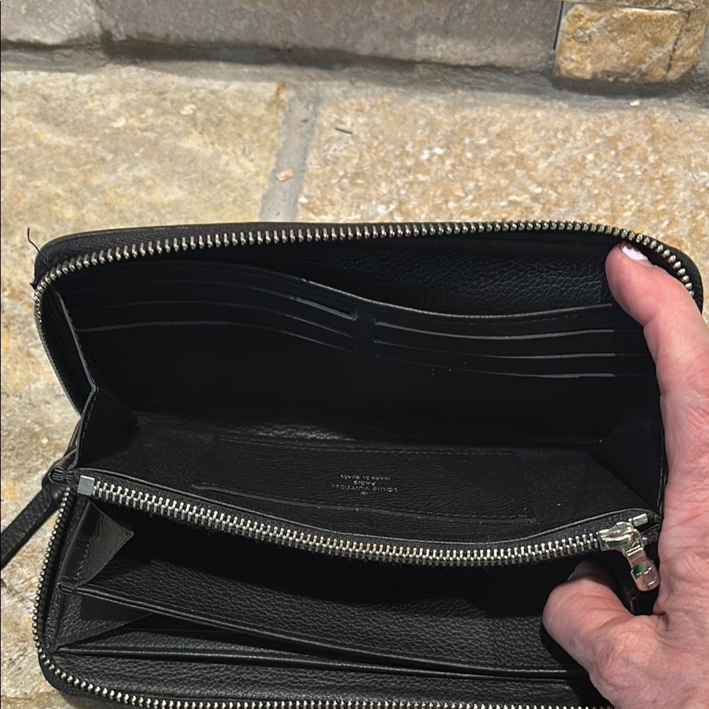 Authentic Louis Vuitton Black leather Lock Me full zip wallet - Picture 8 of 13